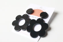 Load image into Gallery viewer, Black Retro Flower Earrings
